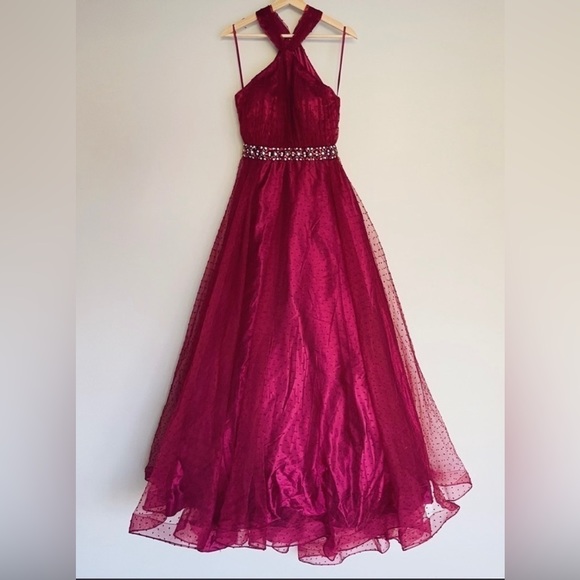 NWOT Beautiful Mac Duggal Burgundy Prom Gown in Tulle Polka Dots - Picture 6 of 8